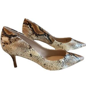 𝅺CHARLES DAVID Natural Snakeskin Print Fabric Upper Heels Size 6 Medium NEW